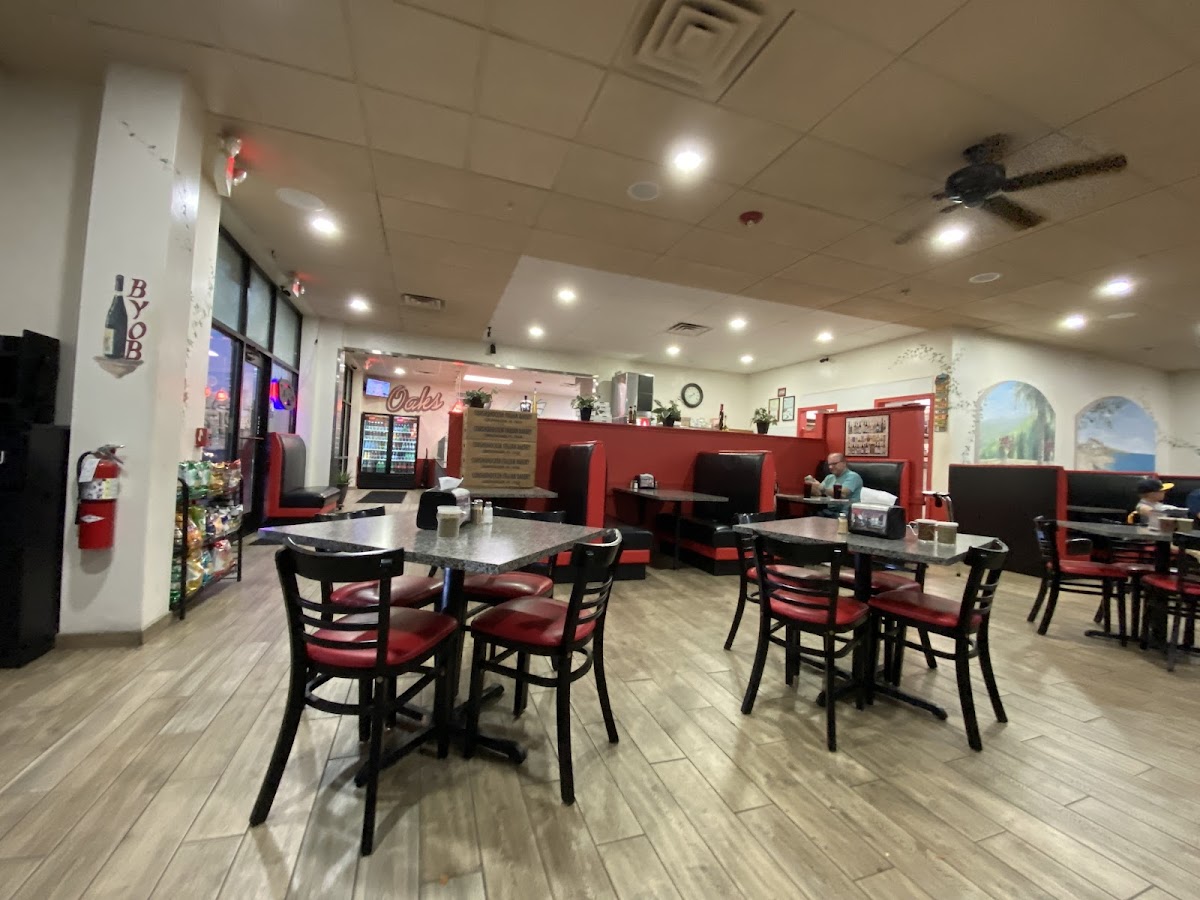 Oaks Italian Deli & Pizzeria